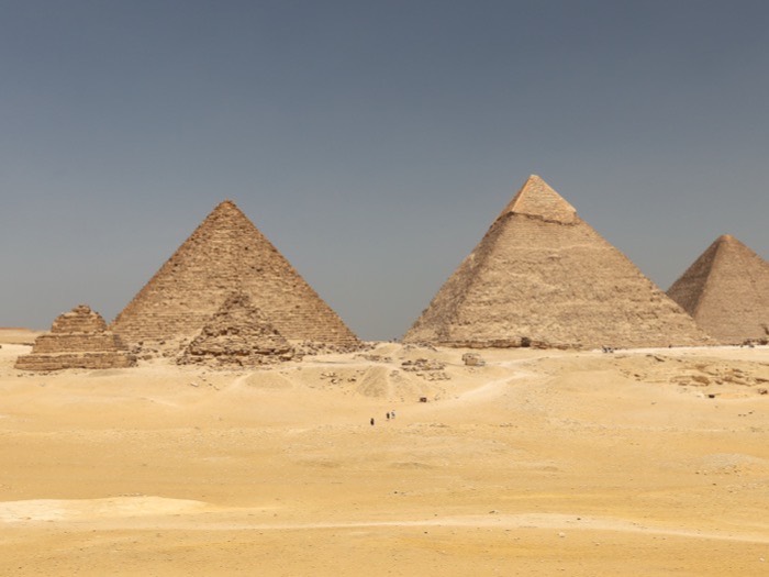 Pirâmides de Gizé no deserto do Cairo, Egito